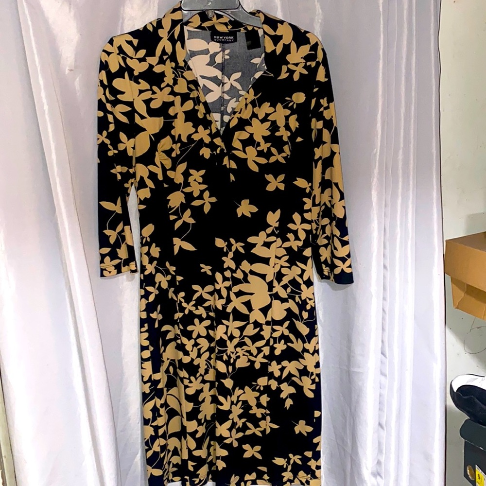 NEW YORk & COMPANY SIZE M